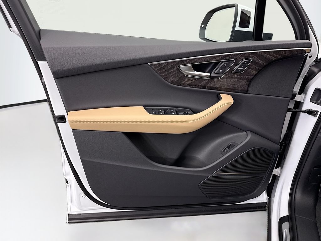 Thumbnail: 2026 Audi Q7 - 23