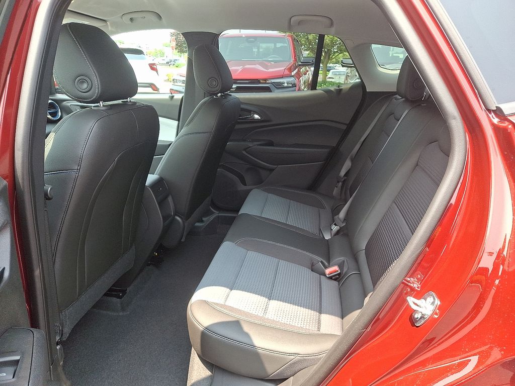 2025 Chevrolet Trax LT 5
