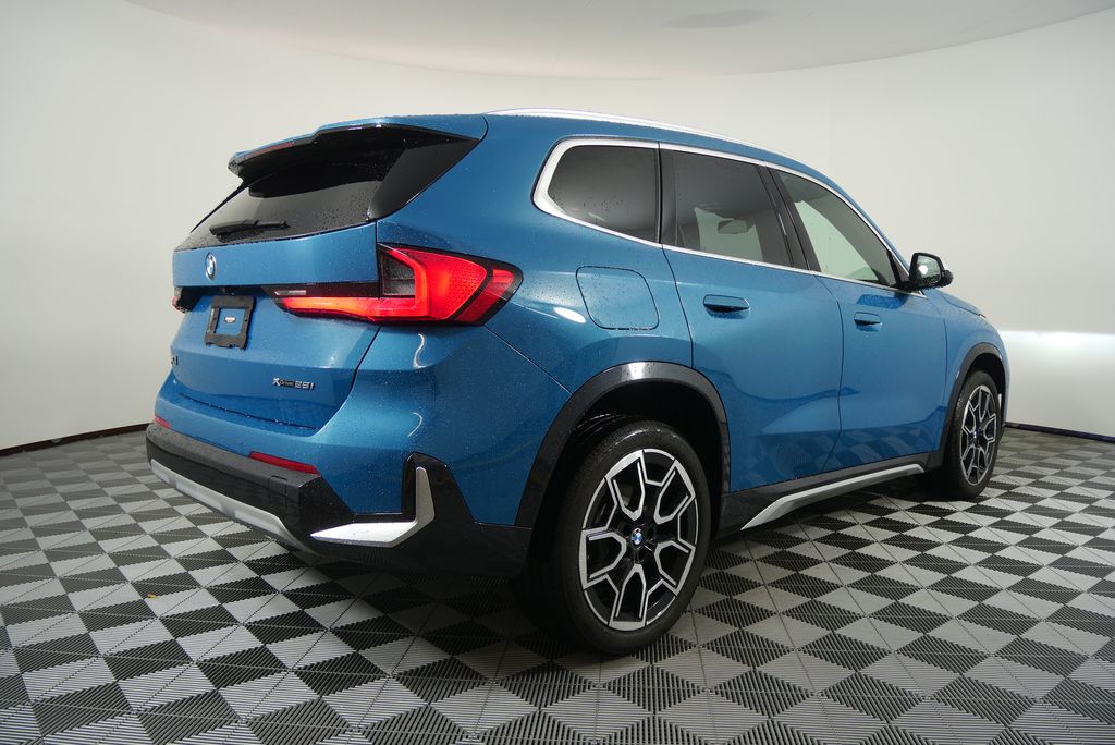 Thumbnail: 2023 BMW X1 - 3