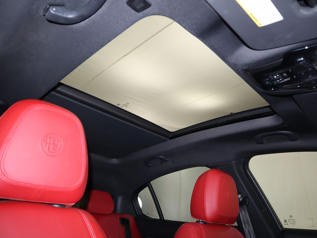 Thumbnail: 2021 Alfa Romeo Stelvio - 19