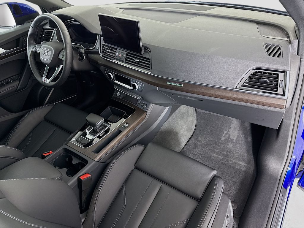 Thumbnail: 2025 Audi Q5 - 17