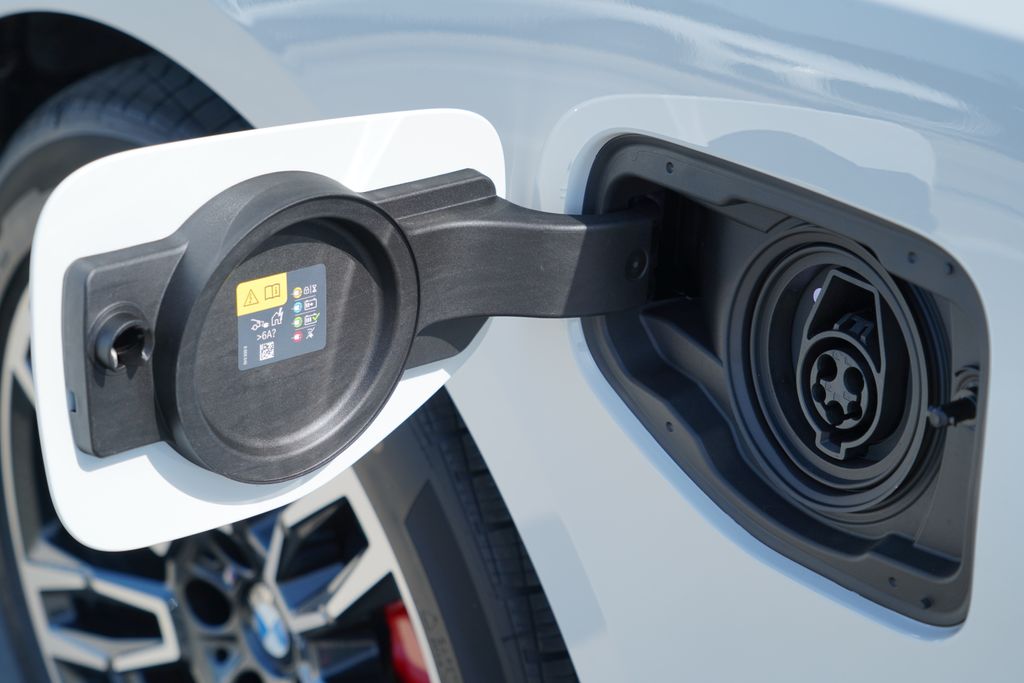 Thumbnail: 2026 BMW 5 Series - 6