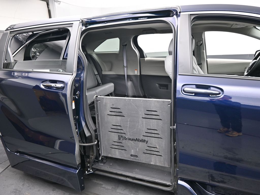 2024 Toyota Sienna XLE