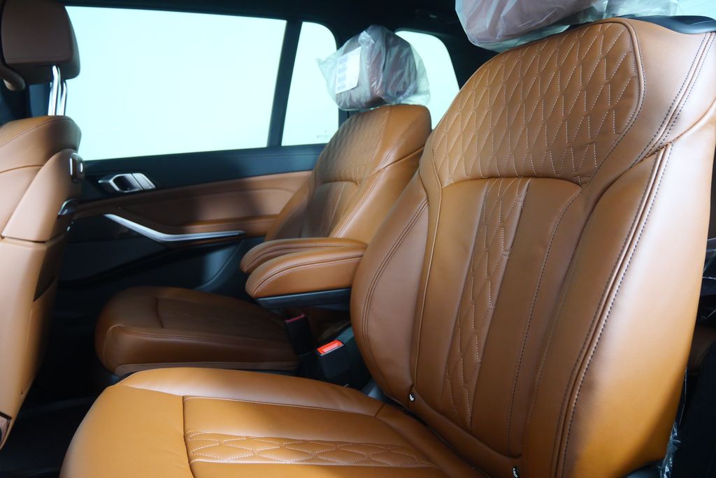 Thumbnail: 2026 BMW X7 - 16