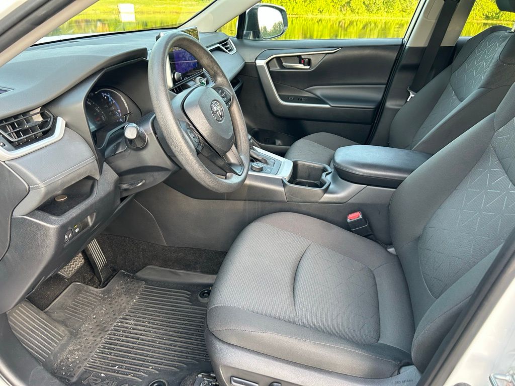 2024 Toyota RAV4 XLE 14