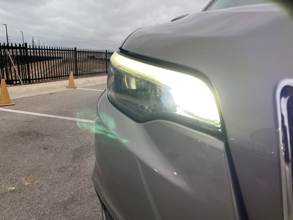 Thumbnail: 2021 Jeep Cherokee - 13