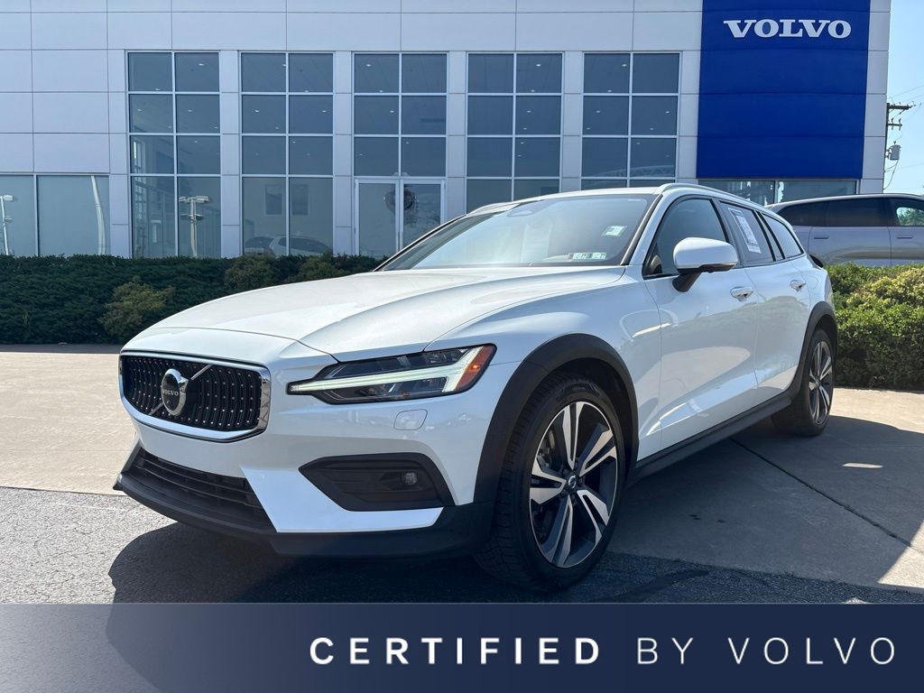  2024 Volvo V60 Cross Country B5 Plus AWD   