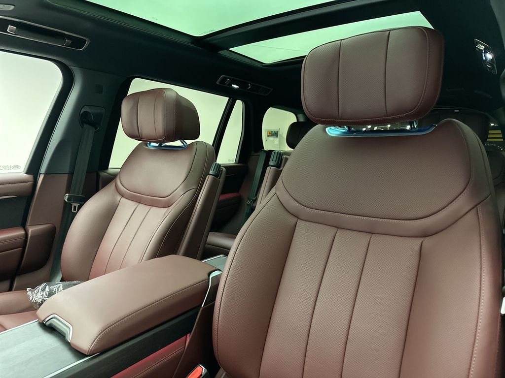 Thumbnail: 2025 Land Rover Range Rover - 9