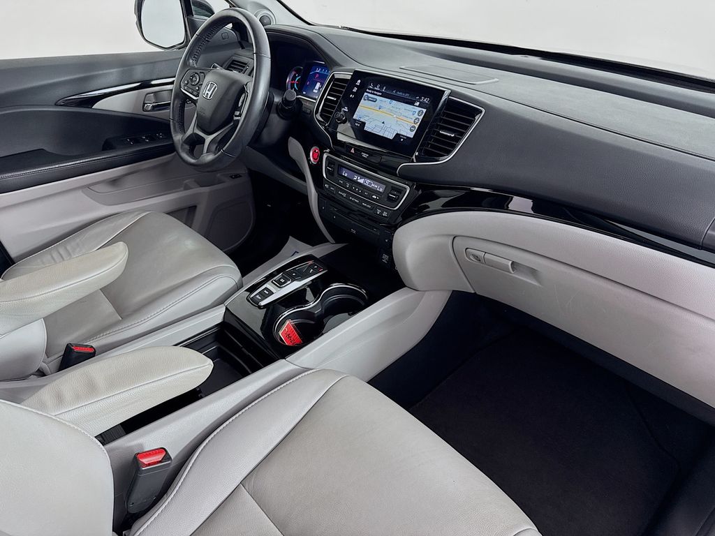 Used Car 2020 Honda Pilot  Touring For Sale Under $30,000 In Austin, Texas