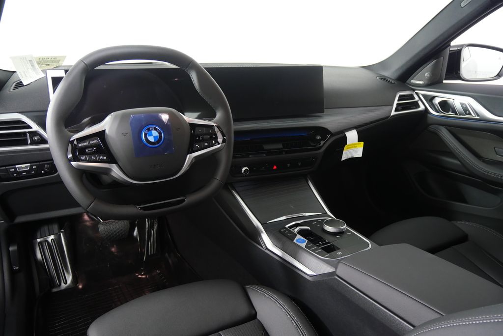 2025 BMW i4 eDrive40 18