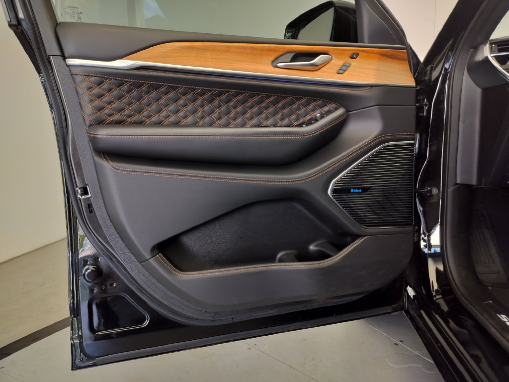Thumbnail: 2024 Jeep Grand Cherokee L - 10