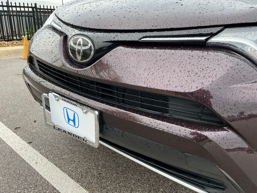 Thumbnail: 2018 Toyota RAV4 - 4