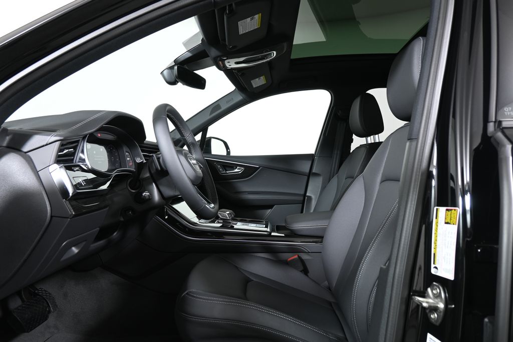 Thumbnail: 2026 Audi Q7 - 3