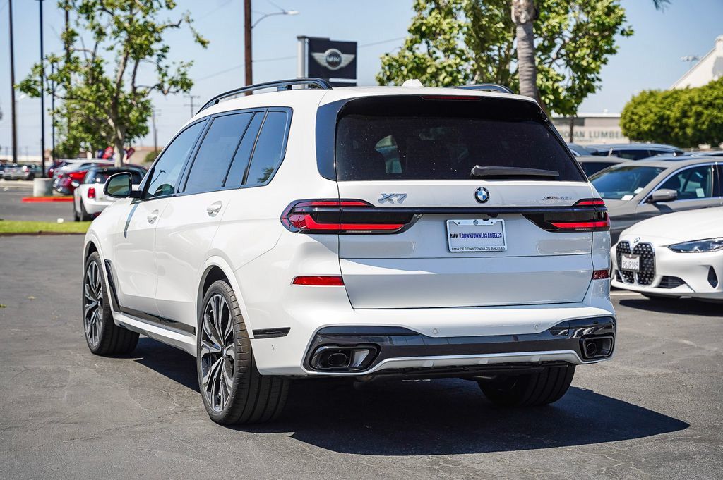 2025 BMW X7 xDrive40i 6