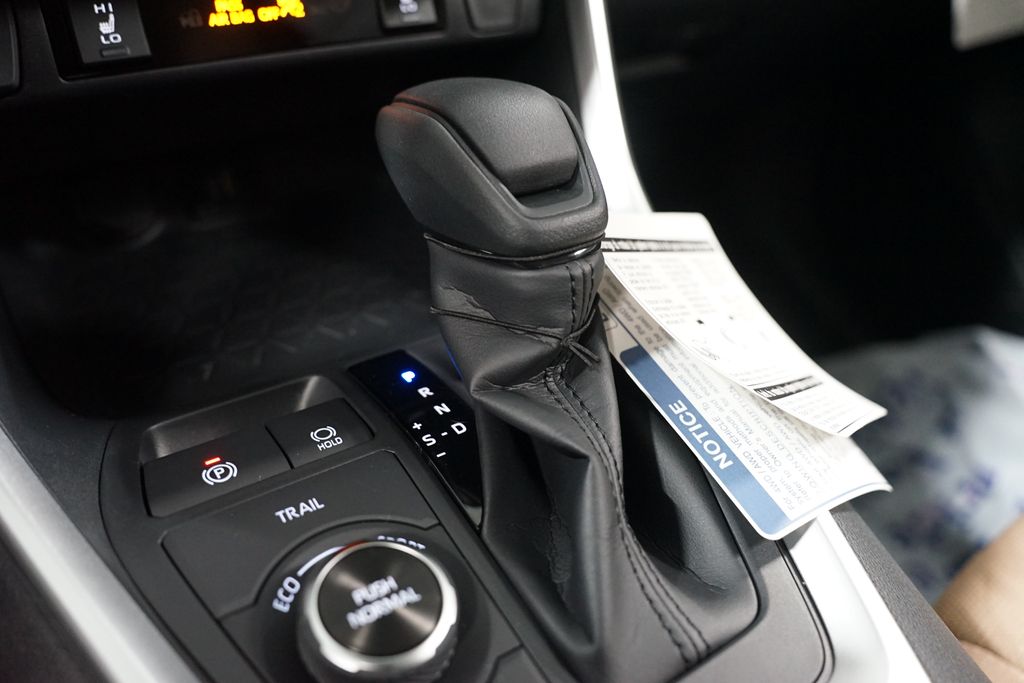 Thumbnail: 2025 Toyota RAV4 - 21