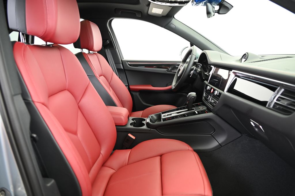 Thumbnail: 2025 Porsche Macan - 23