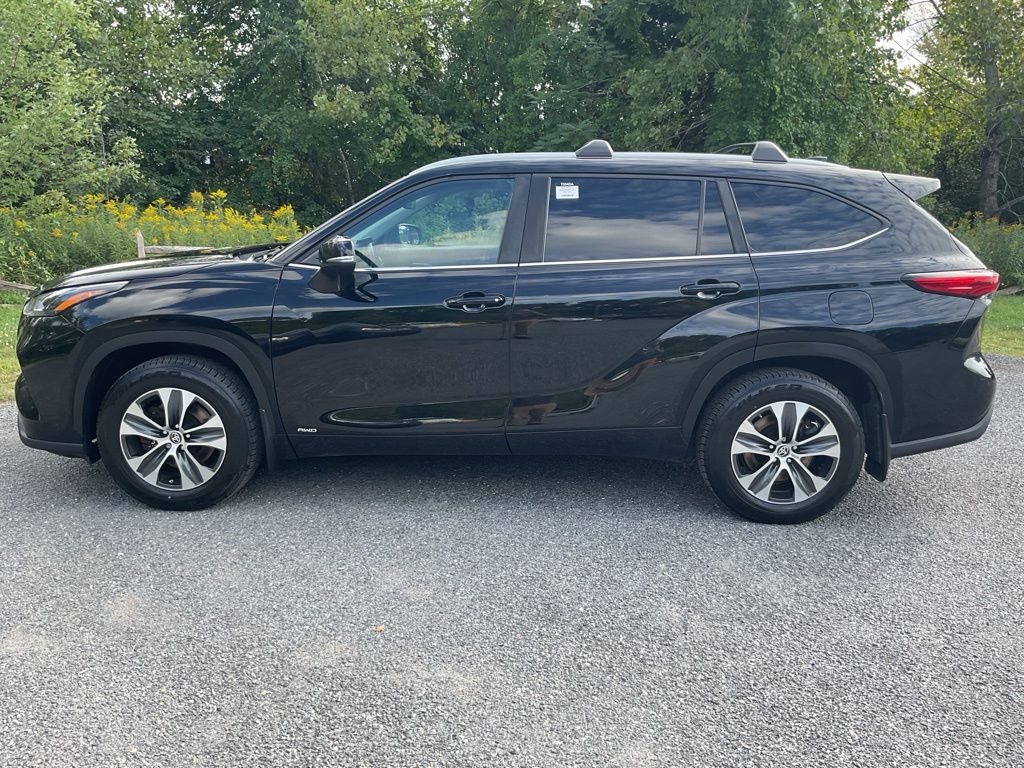 Used 2023 Toyota Highlander Hybrid SUV