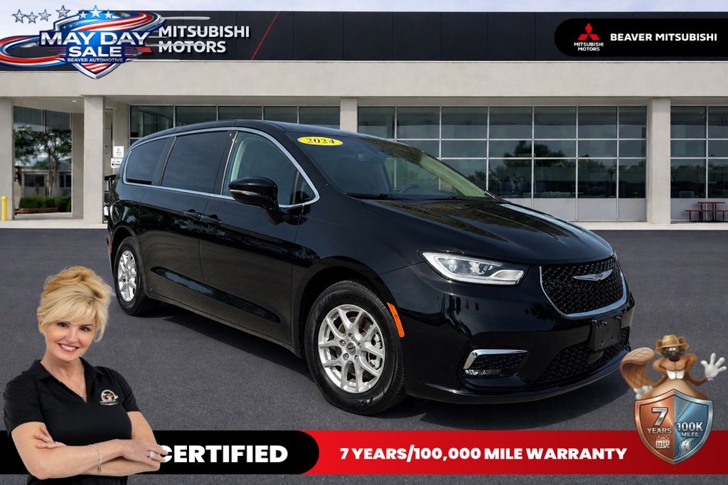 2024 Chrysler Pacifica Touring L's photo