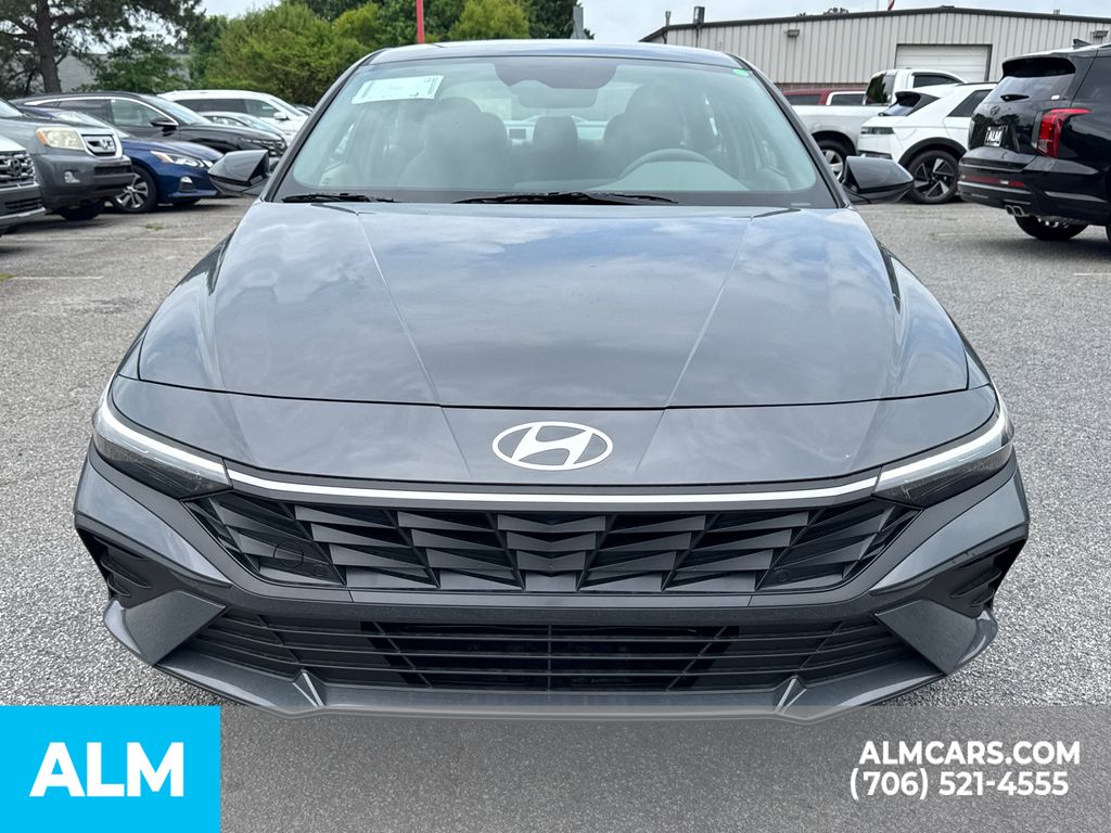 2025 Hyundai Elantra SEL Sport photo 9