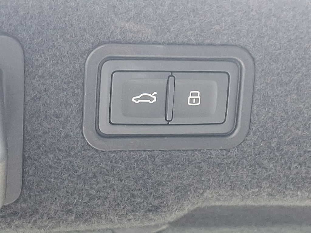 2021 Audi A8 L 29