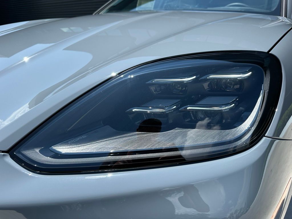 Thumbnail: 2025 Porsche  - 13