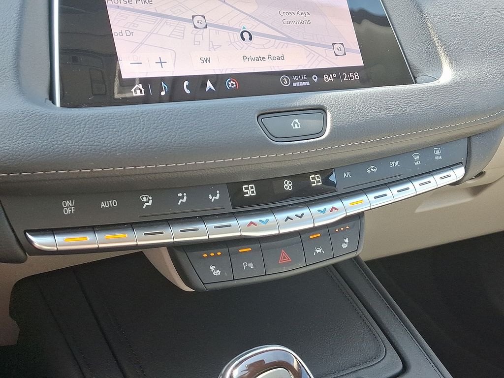 Thumbnail: 2023 Cadillac XT4 - 17
