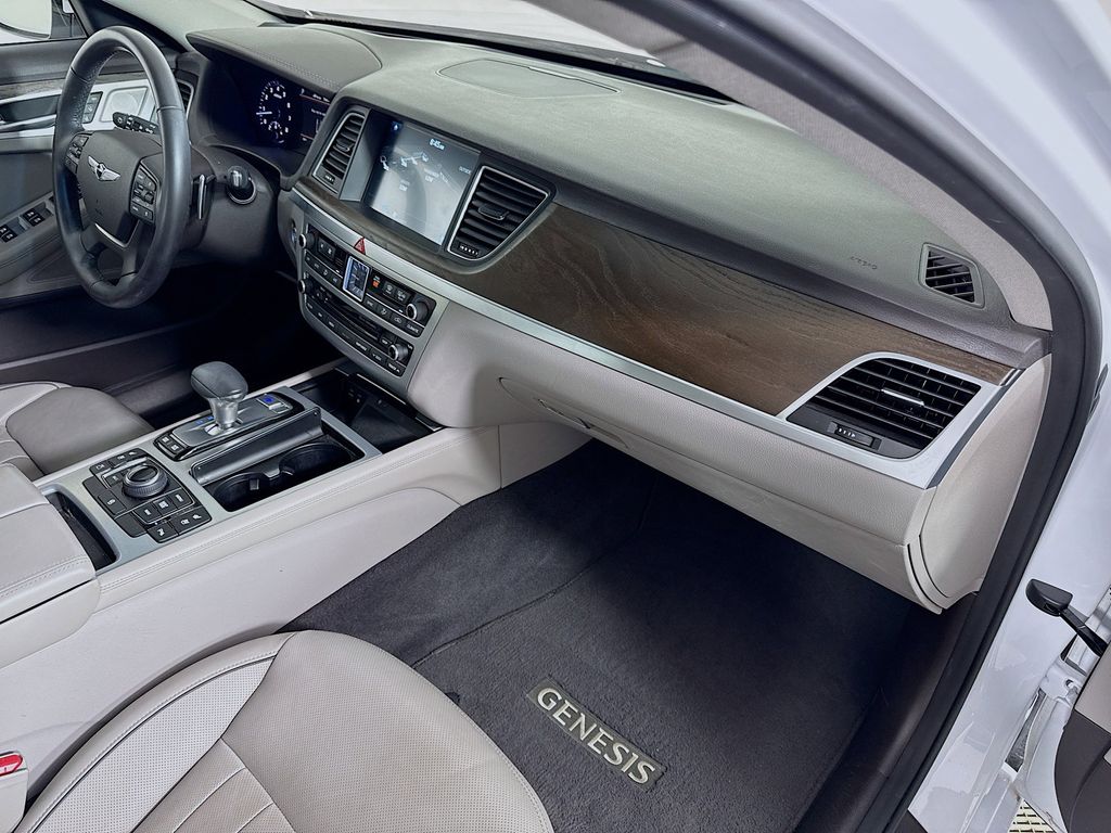 Thumbnail: 2018 Genesis G80 - 31