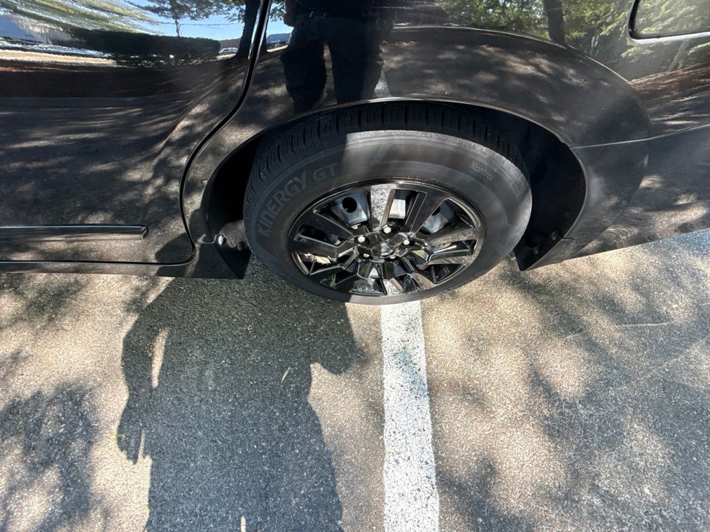 Used 2017 Black Nissan 2.5 S image 4