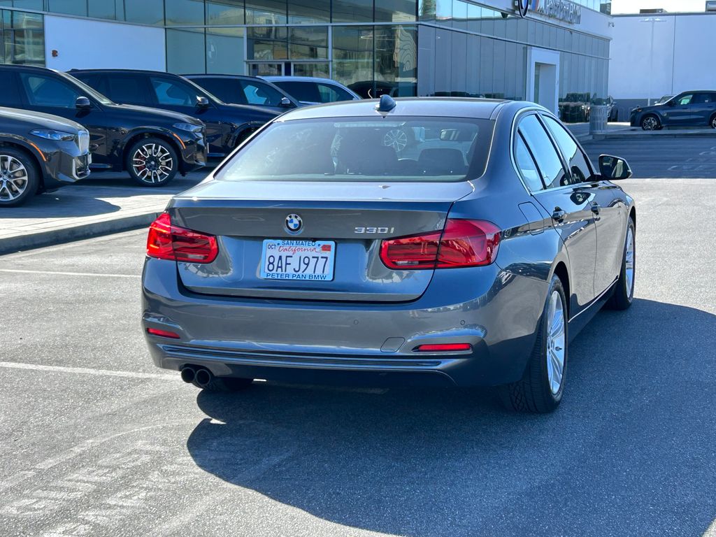 Thumbnail: 2017 BMW 3 Series - 5