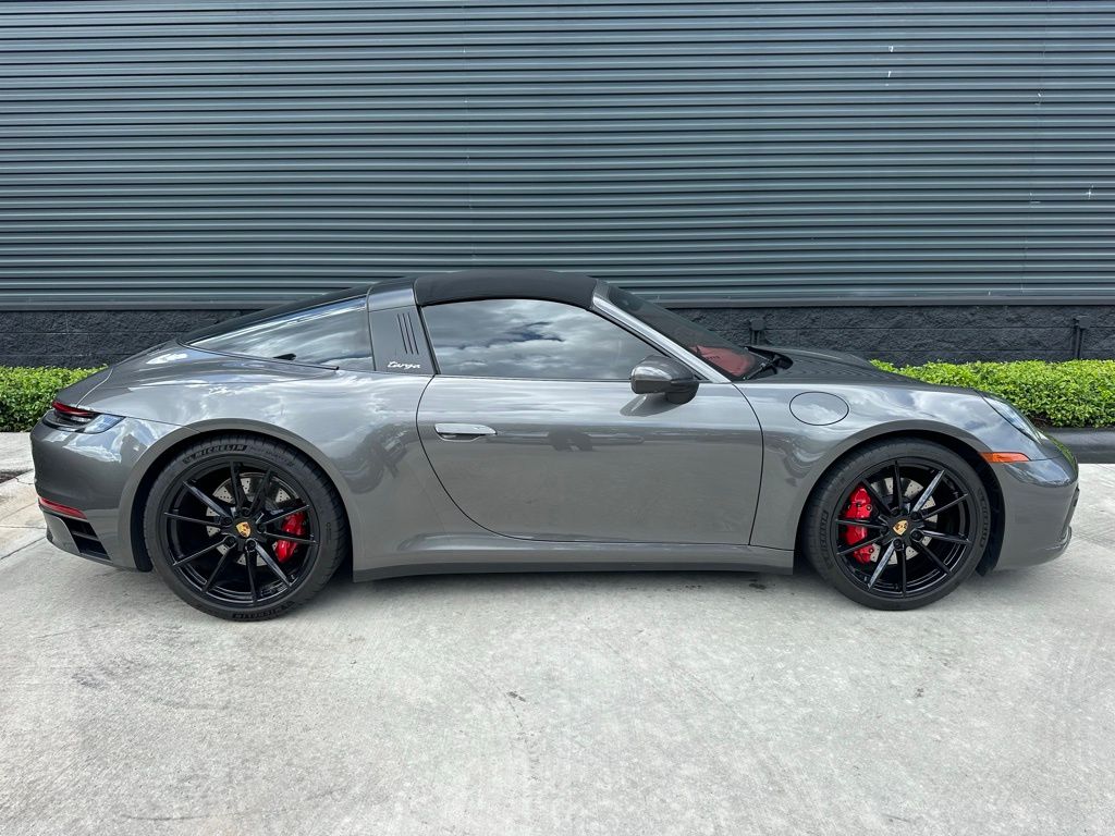 Thumbnail: 2022 Porsche 911 - 10