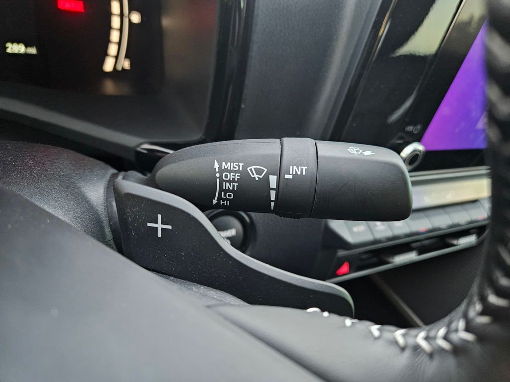 2025 Toyota Camry SE 21