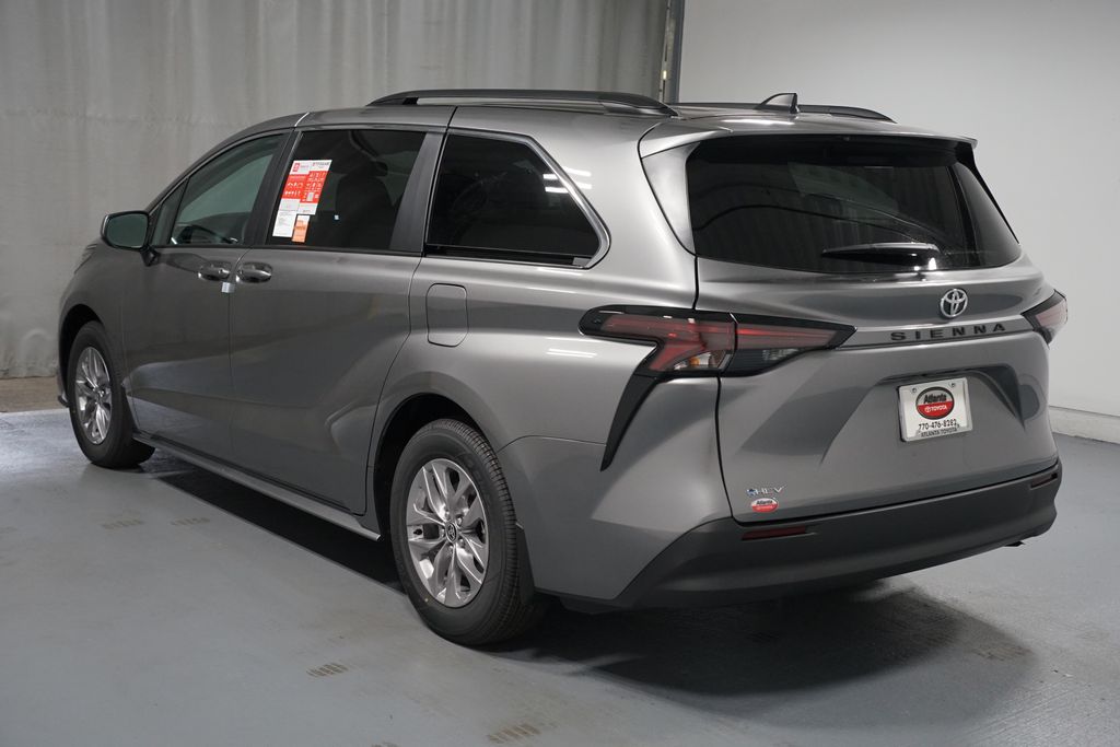 Thumbnail: 2026 Toyota Sienna - 6