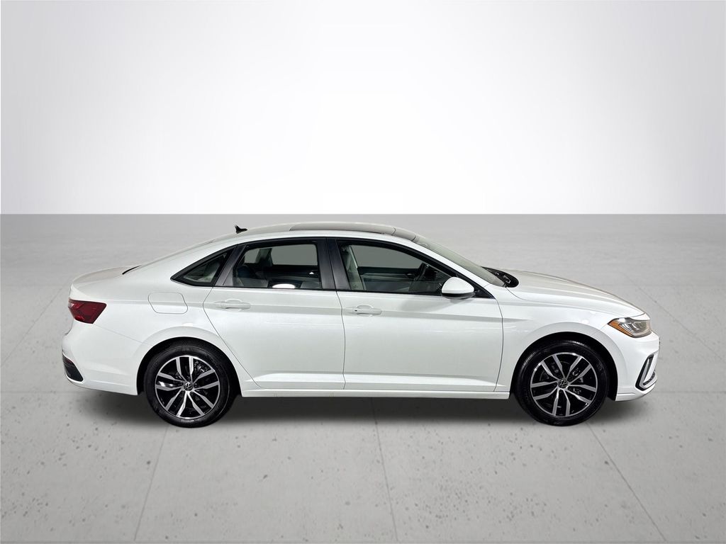 2025 Volkswagen Jetta 1.5T SE photo 4