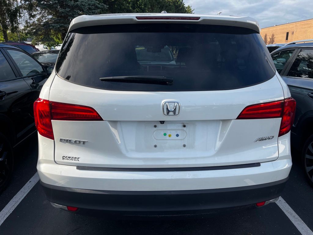 Thumbnail: 2016 Honda Pilot - 3