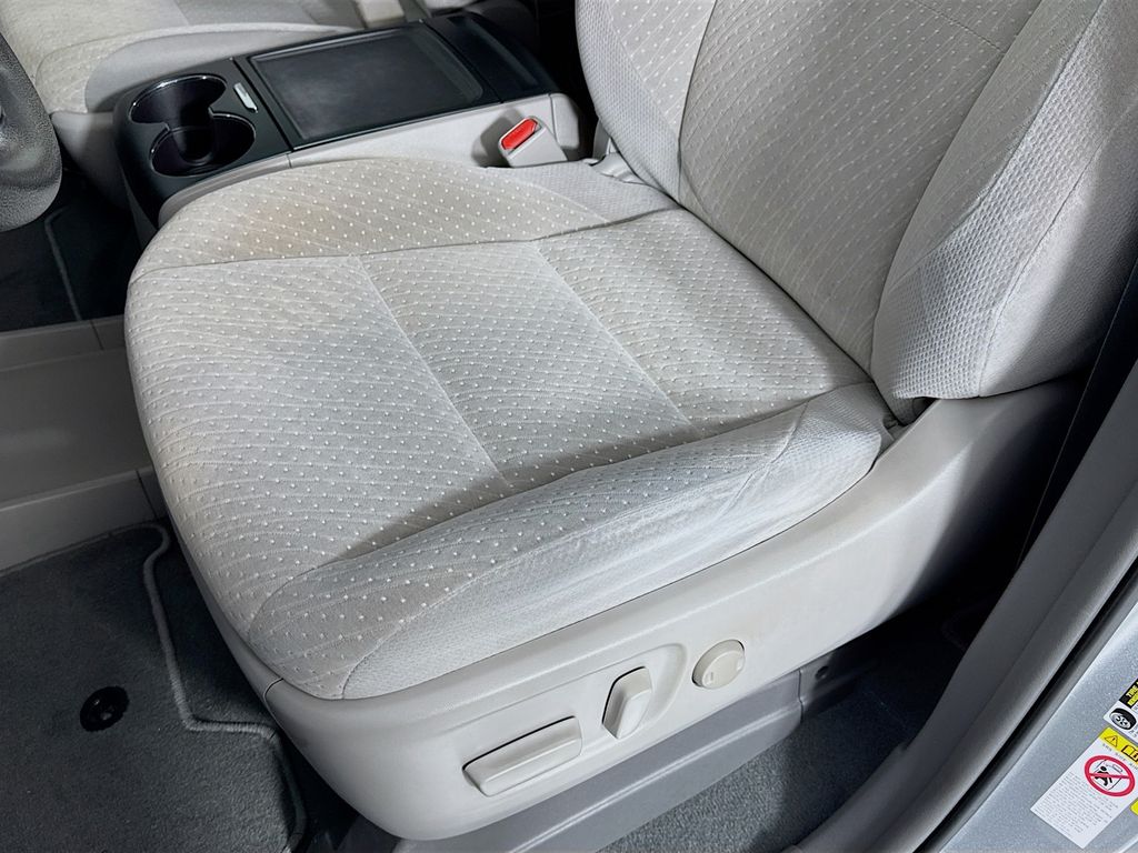 Used Car 2019 Toyota Sienna  Le For Sale Under $25,000 In Austin, Texas