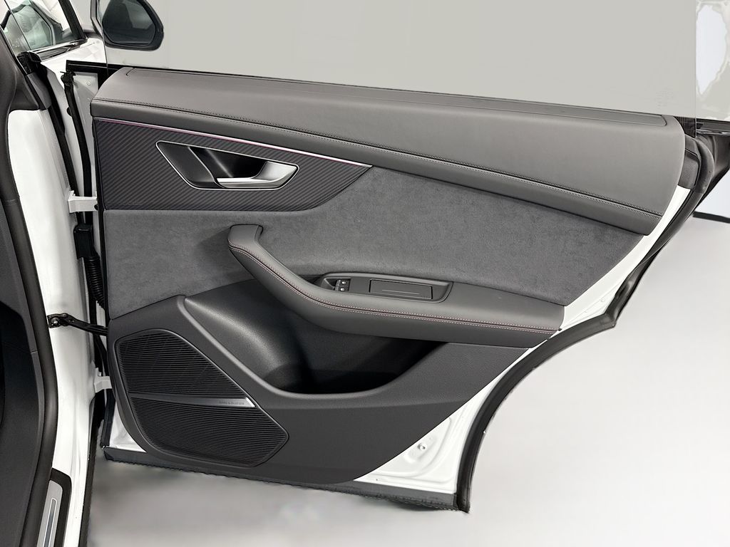 Thumbnail: 2026 Audi Q8 - 27