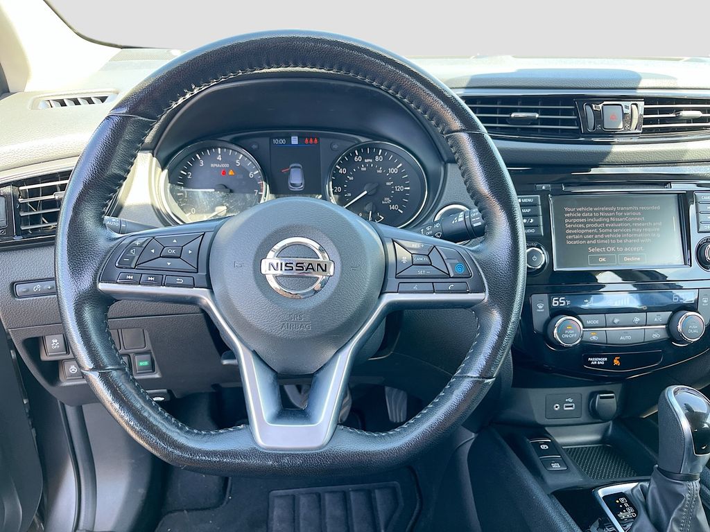 Used 2022 Gray Nissan SL image 11