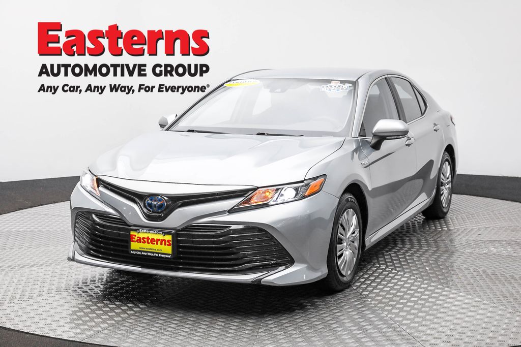 2020 Toyota Camry LE's photo