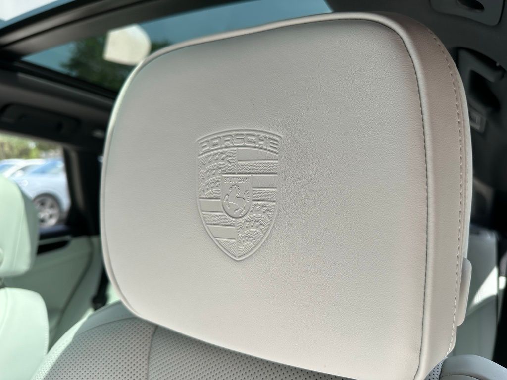 2025 Porsche Macan  17