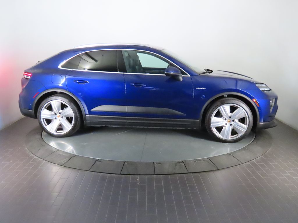 Thumbnail: 2024 Porsche Macan - 8