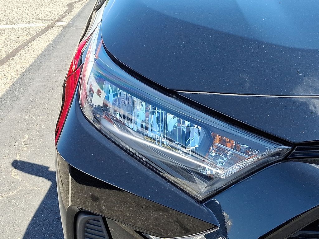 Thumbnail: 2021 Toyota RAV4 - 9