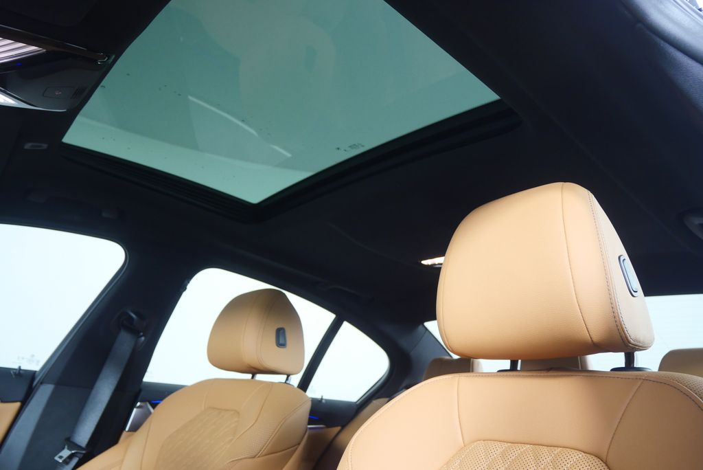 Thumbnail: 2023 BMW 5 Series - 11