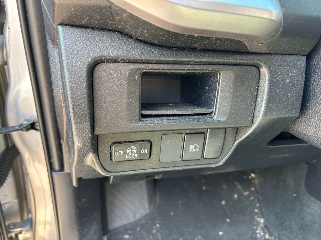 Thumbnail: 2019 Toyota Tacoma - 17