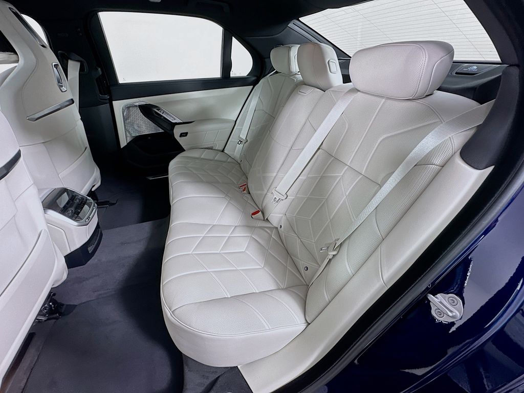 Thumbnail: 2026 BMW 7 Series - 17