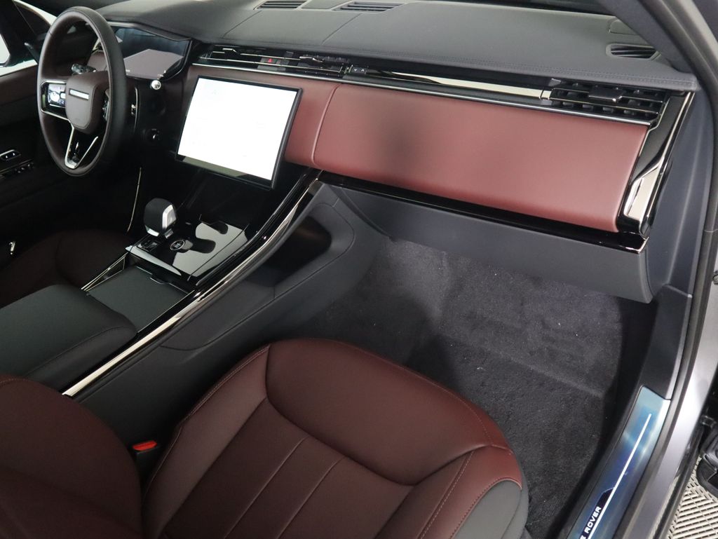 Thumbnail: 2025 Land Rover Range Rover Sport - 18