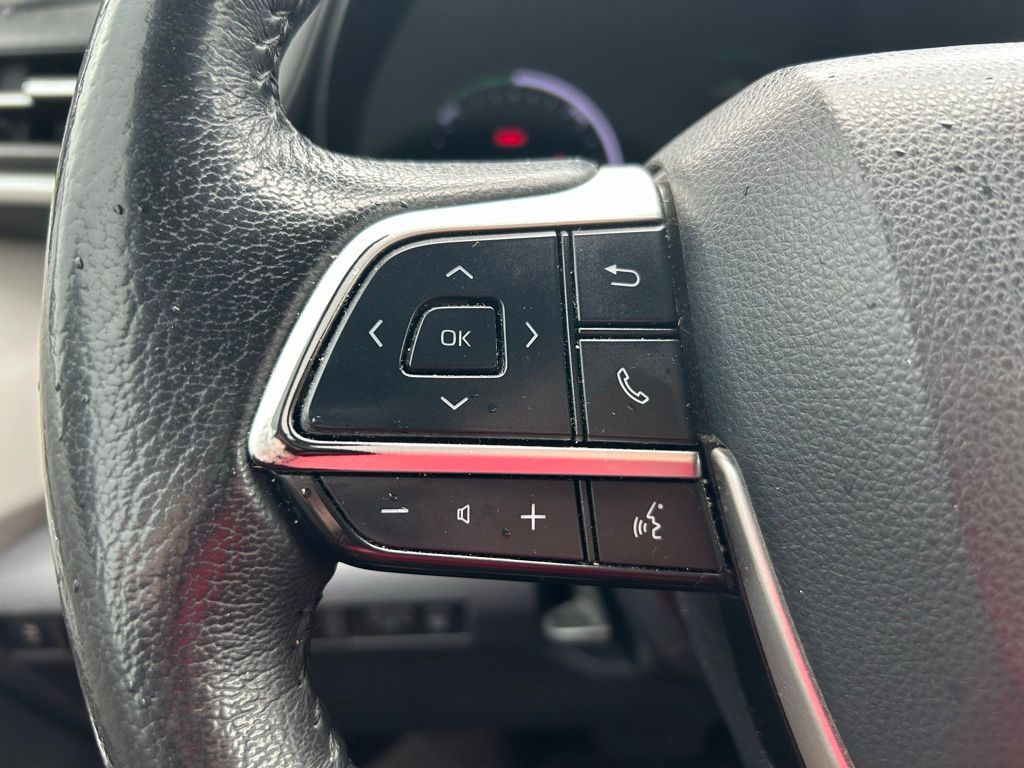 Thumbnail: 2021 Toyota Sienna - 21