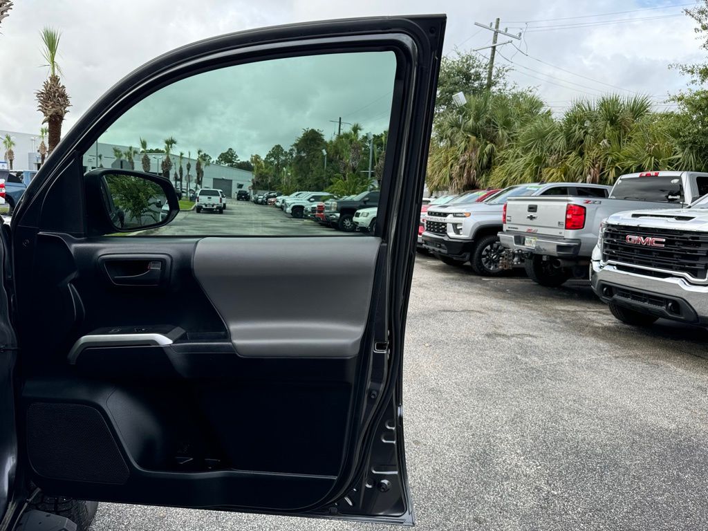 2016 Toyota Tacoma SR5 30