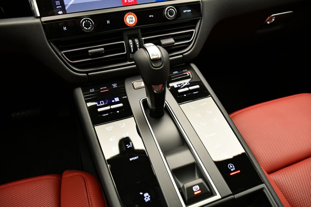 Thumbnail: 2025 Porsche Macan - 32