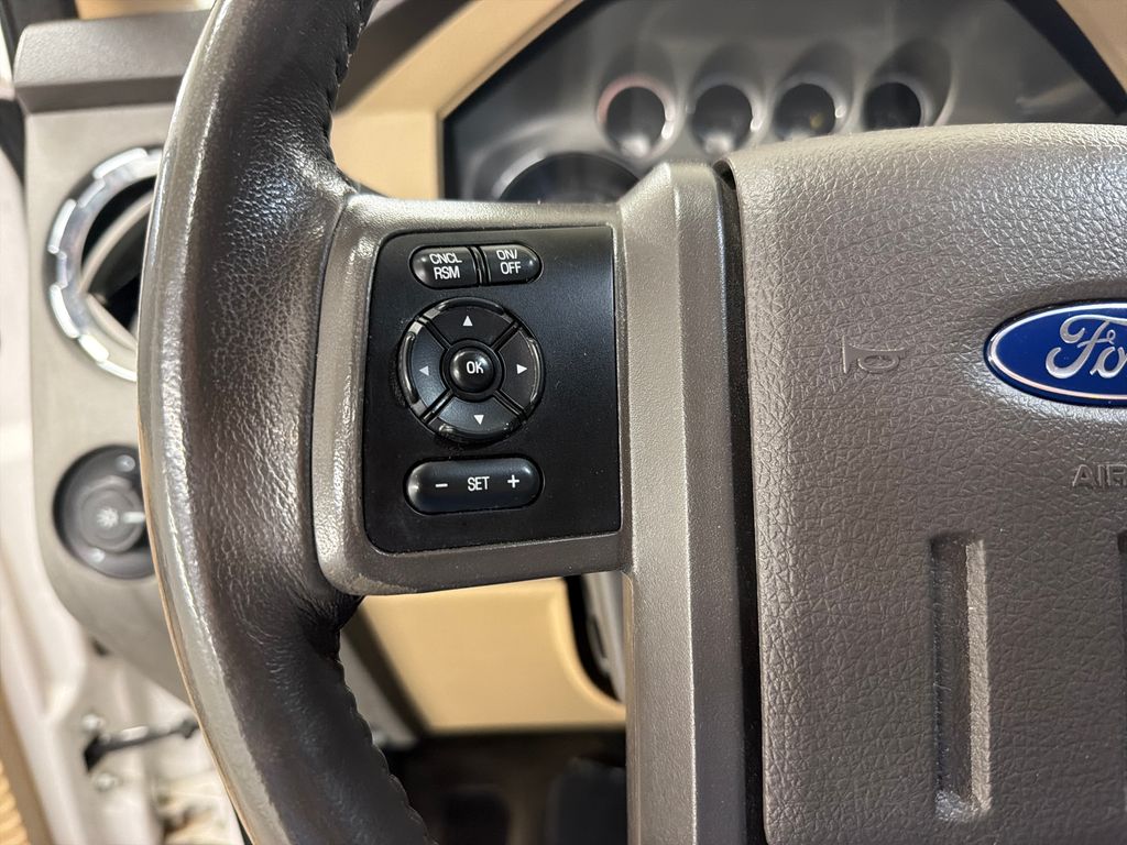 Used 2016  Ford Lariat image 18