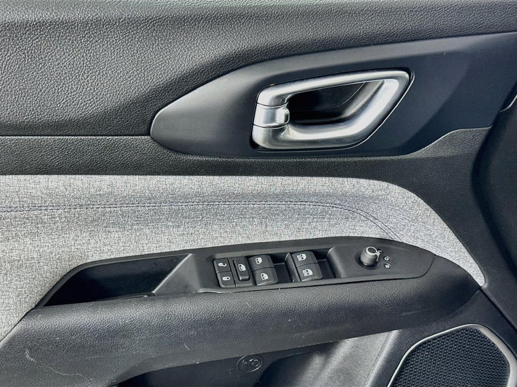 Thumbnail: 2022 Jeep Compass - 17